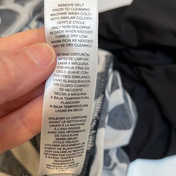 White House Black Market Women's Black and White Dress. Size M - Picture 8 of 9